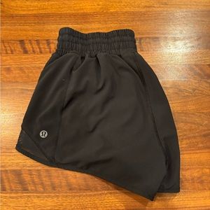 Lululemon hotty hot shorts 2.5 inch size 4